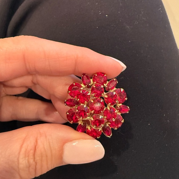 Albert Weiss crystal Red Brooch, classic vintage piece! - Picture 6 of 7